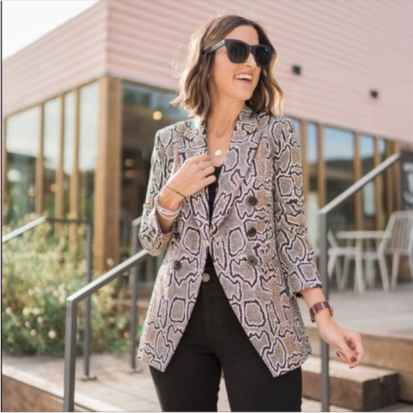 Cabi Python Snake Print Double Breasted Fitted Jacket Blazer Size 8 Office Chic